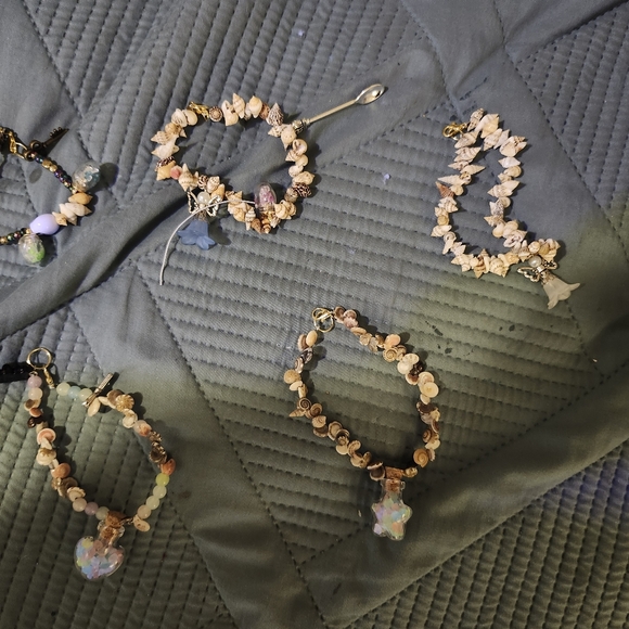 Jewlery,:bracelets,necklaces,chokers,keychains - Picture 12 of 14